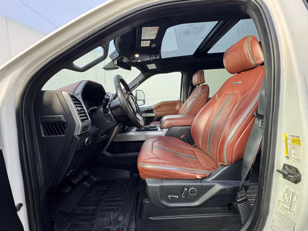 2019 Ford F-350 Super Duty Platinum Image 16