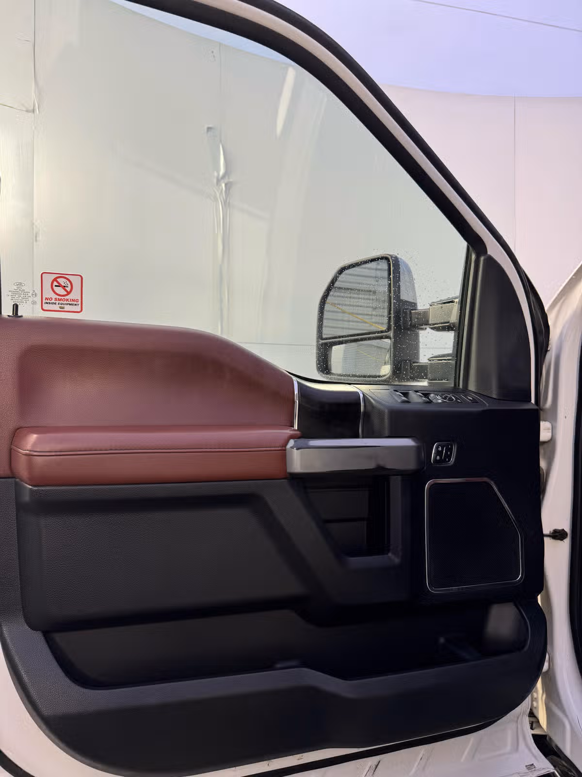 2019 Ford F-350 Super Duty Platinum Image 18