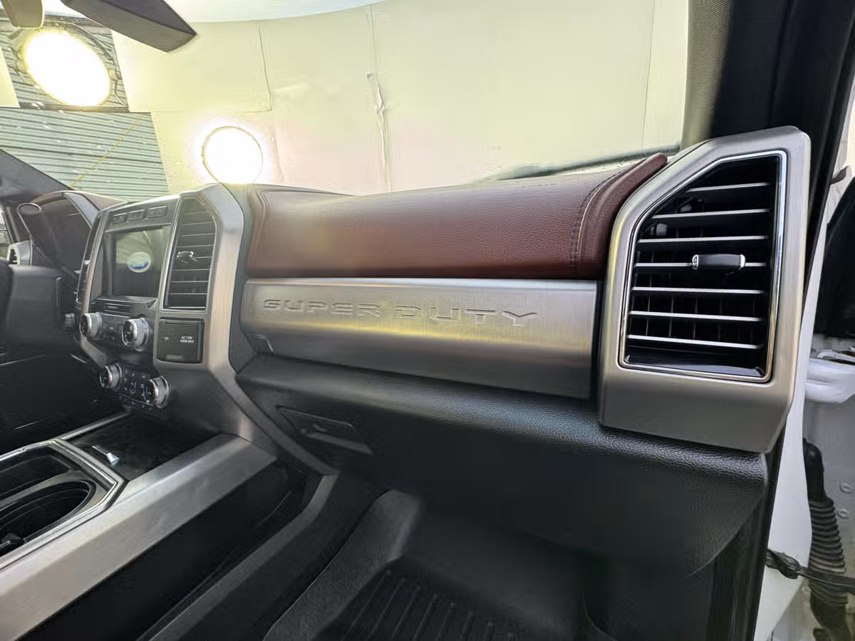 2019 Ford F-350 Super Duty Platinum Image 25