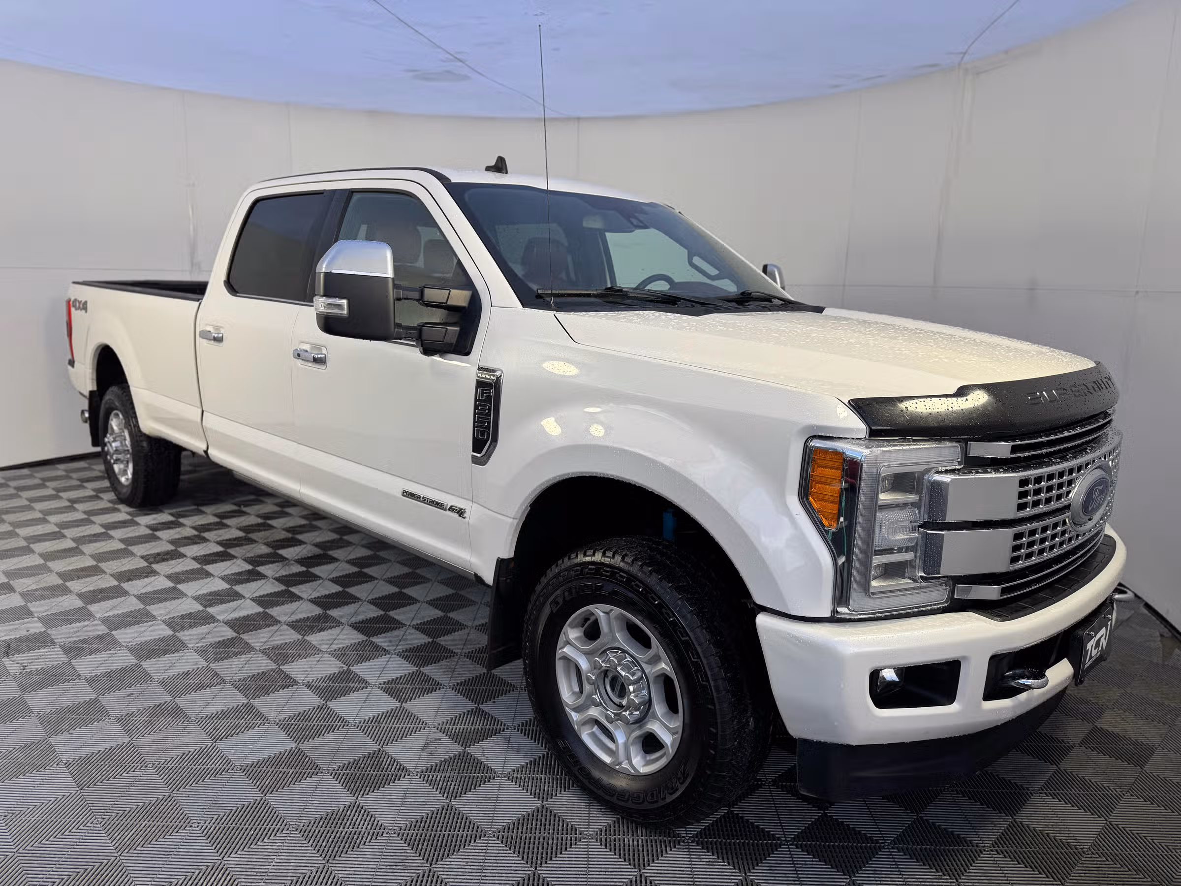 2019 Ford F-350 Super Duty Platinum Image 1