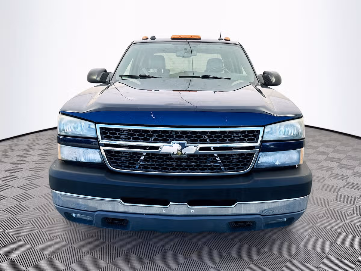 2005 Chevrolet Silverado 3500 LT Duramax 4x4 Image 2