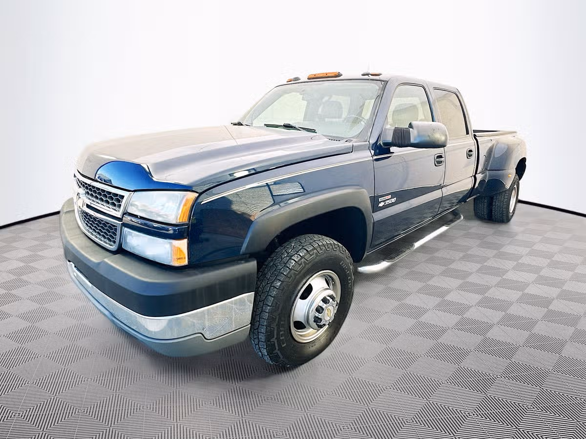 2005 Chevrolet Silverado 3500 LT Duramax 4x4 Image 3