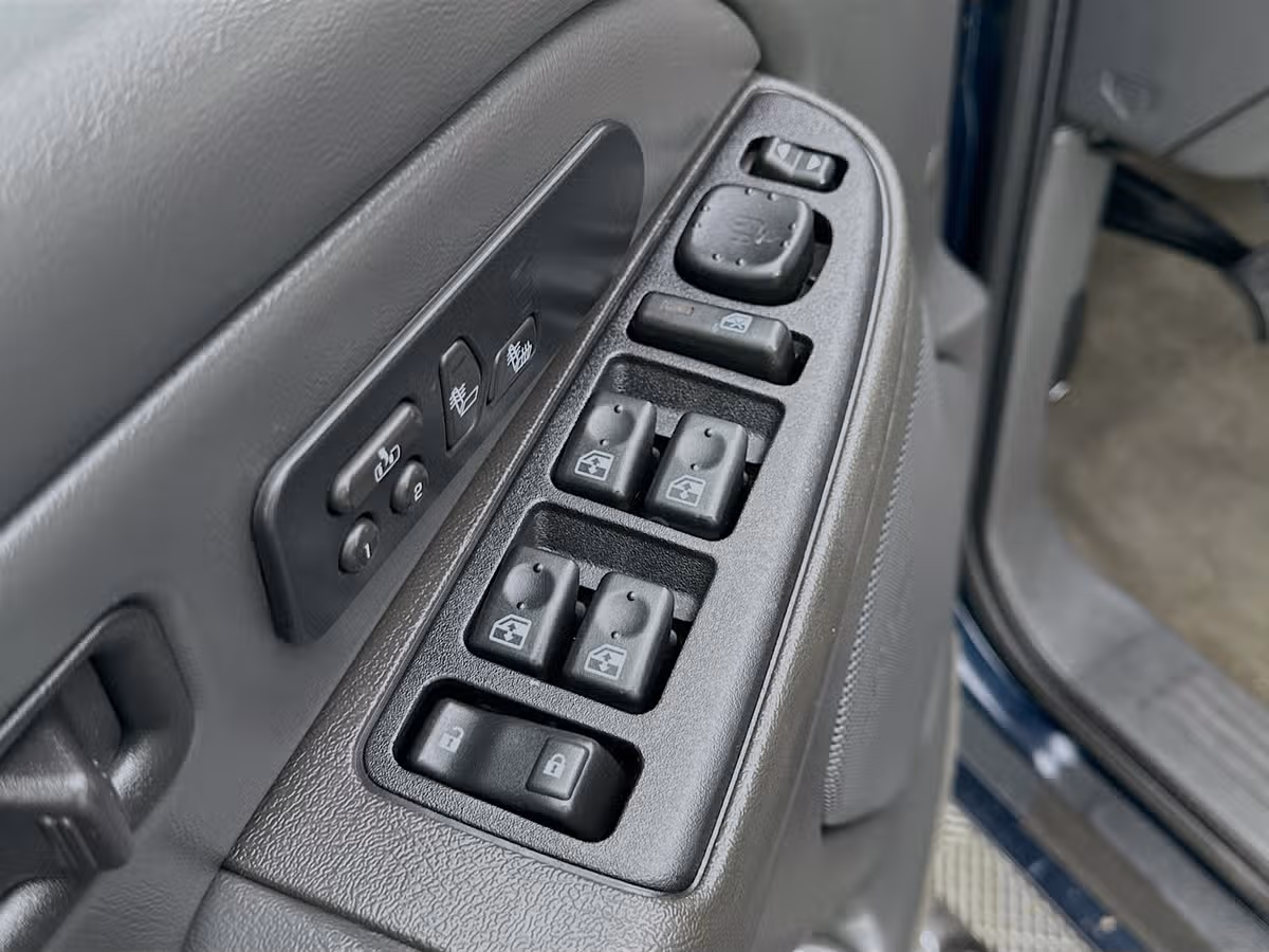 2005 Chevrolet Silverado 3500 LT Duramax 4x4 Image 16