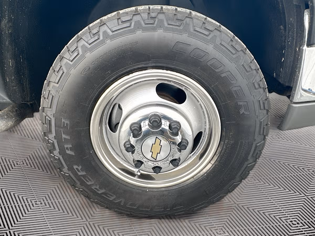 2005 Chevrolet Silverado 3500 LT Duramax 4x4 Image 29