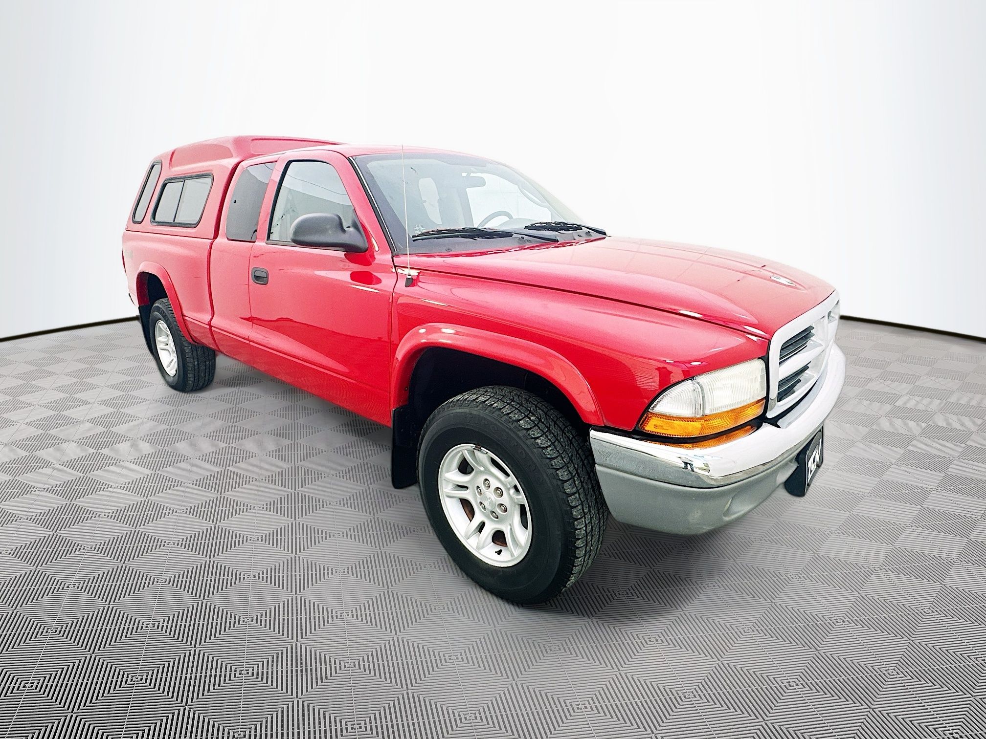 Flame Red Clearcoat 2004 Dodge Dakota SLT Club Cab 4WD Pickup Truck Four-Wheel Drive