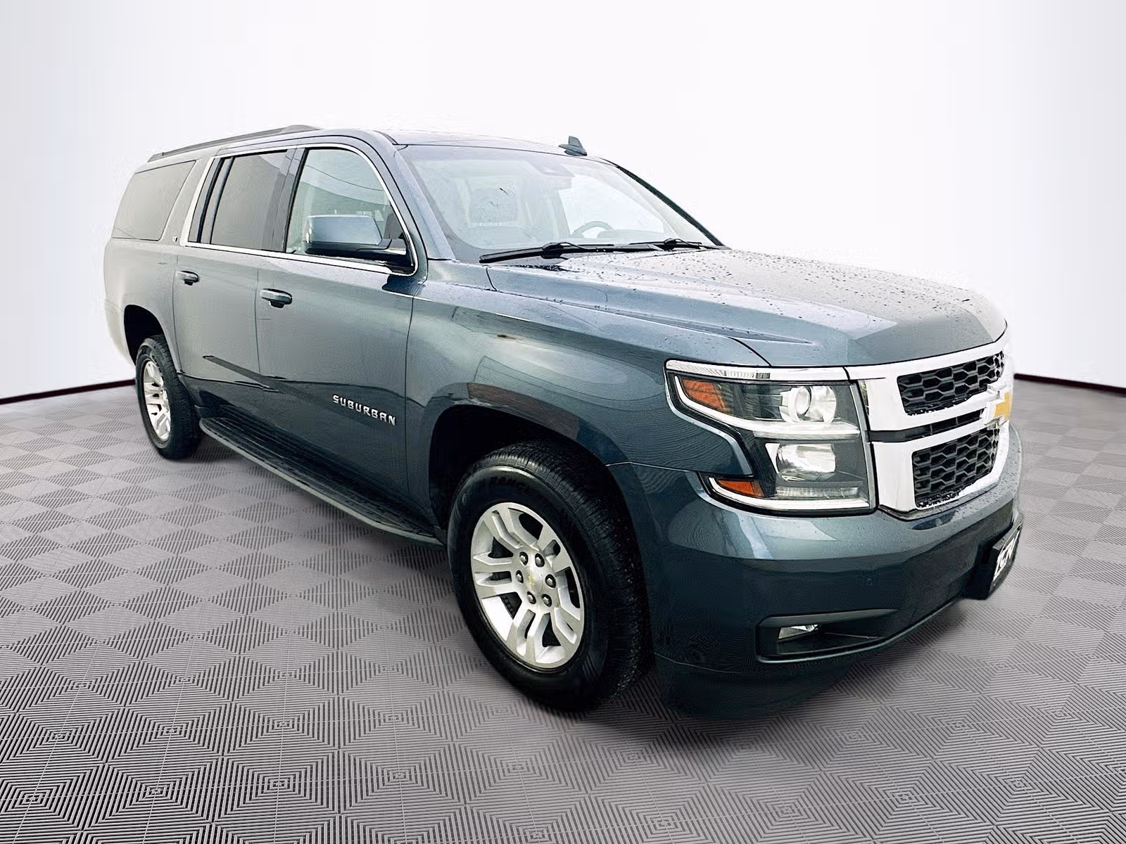 2020 Chevrolet Suburban LT Upper Image 1