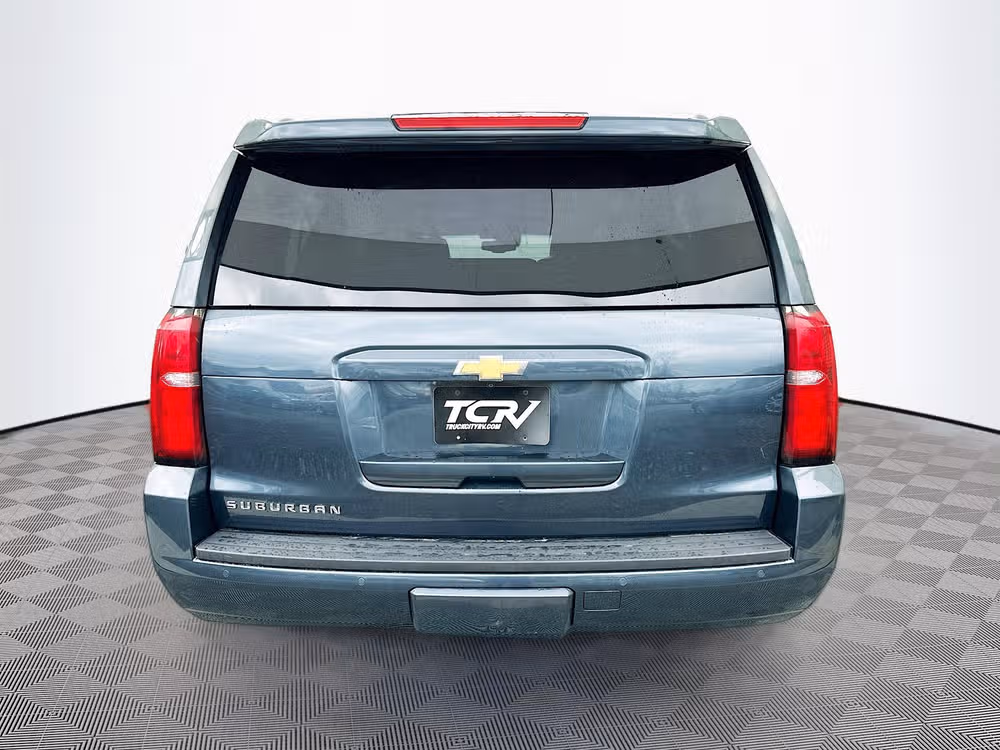 2020 Chevrolet Suburban LT Image 6