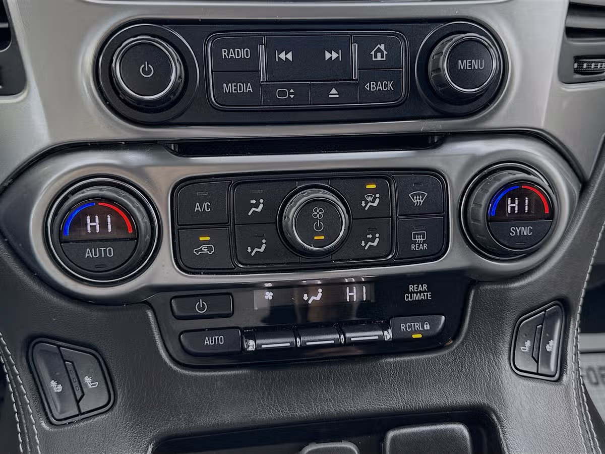 2020 Chevrolet Suburban LT Image 18