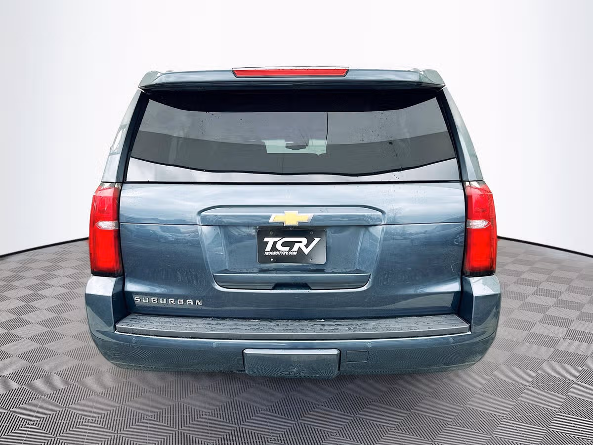 2020 Chevrolet Suburban LT Image 6
