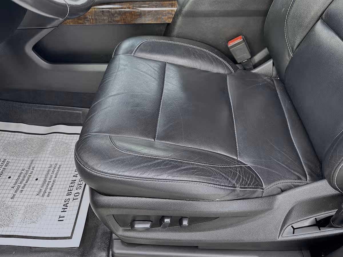 2020 Chevrolet Suburban LT Image 21