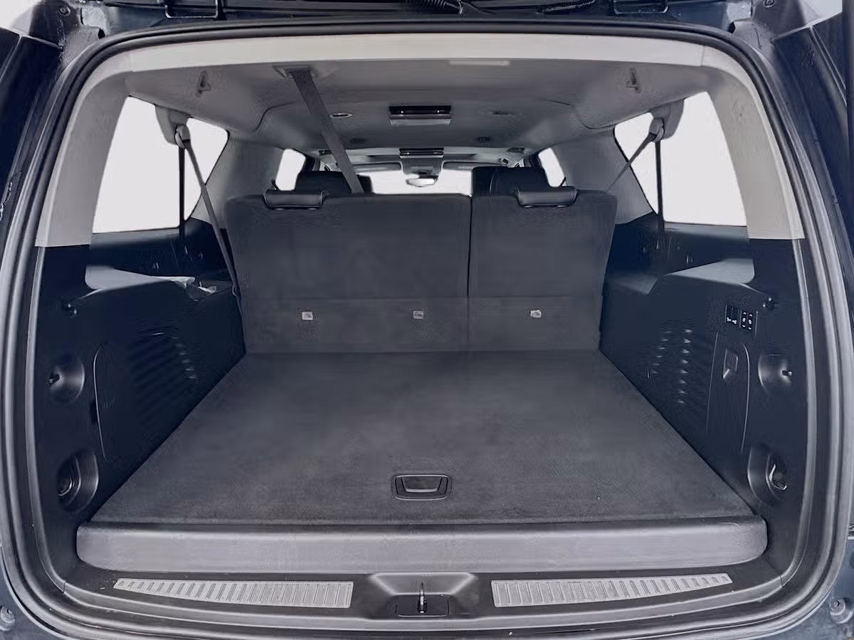 2020 Chevrolet Suburban LT Image 28