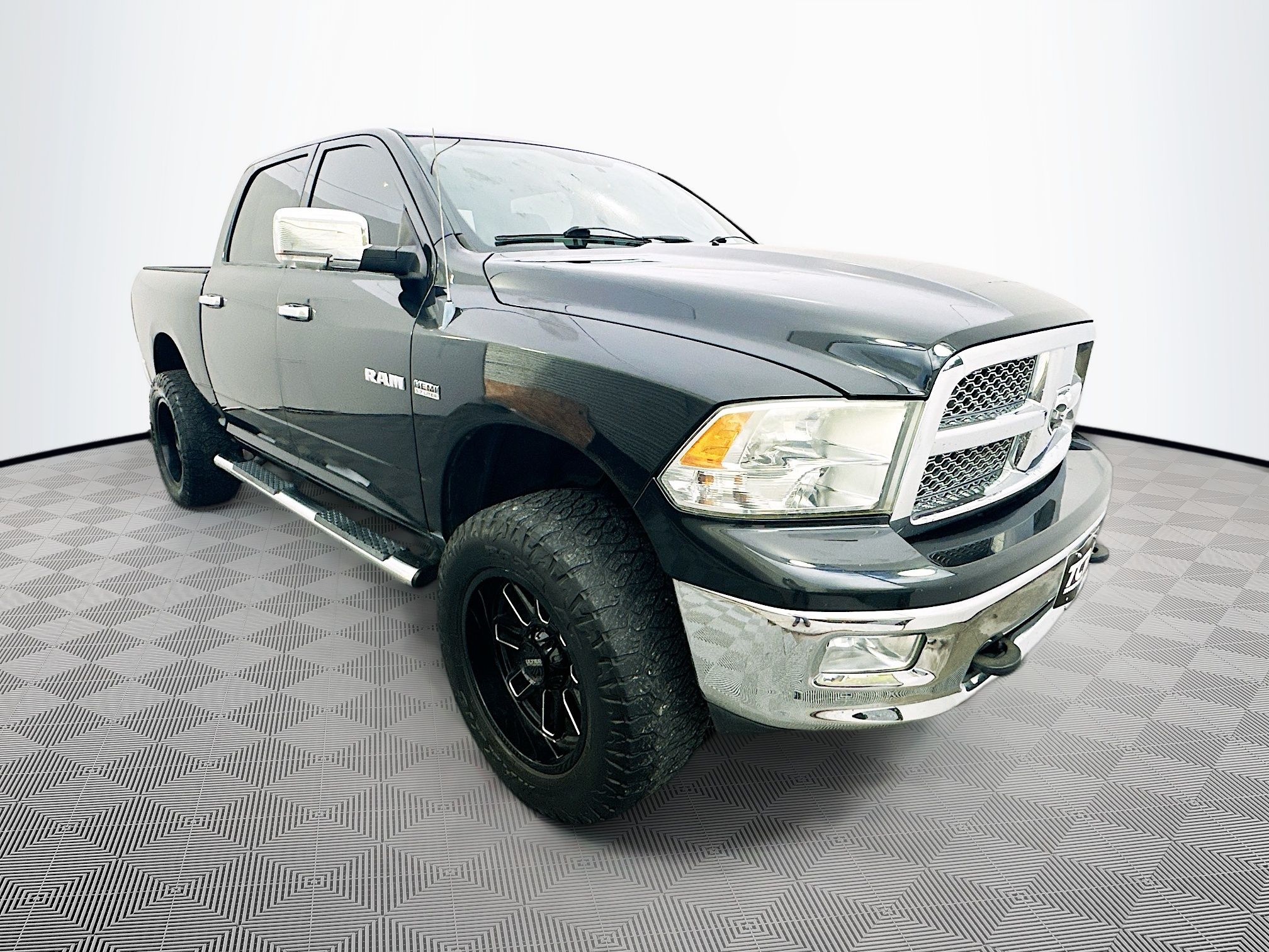 Brilliant Black Crystal Pearl Coat/Light Graystone 2010 Dodge RAM 1500 Laramie Crew Cab 4WD Pickup Truck Four-Wheel Drive Automatic