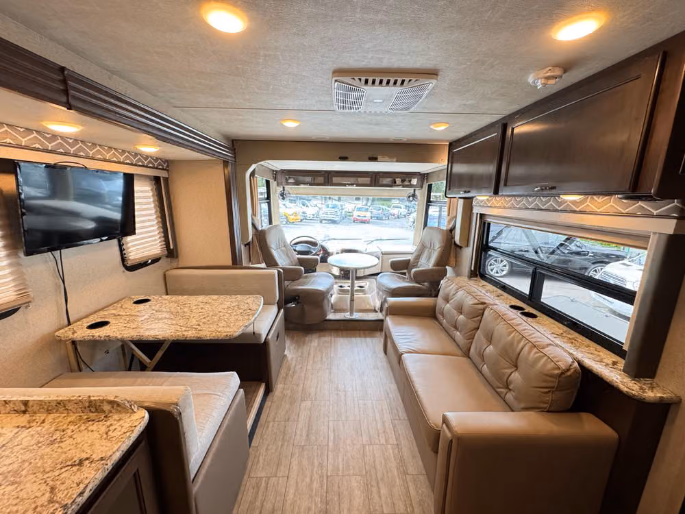 2019 Thor Motor Coach Freedom Traveler Motorhome Image 12