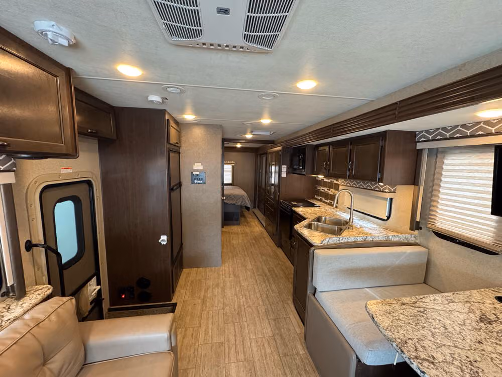 2019 Thor Motor Coach Freedom Traveler Motorhome Image 14
