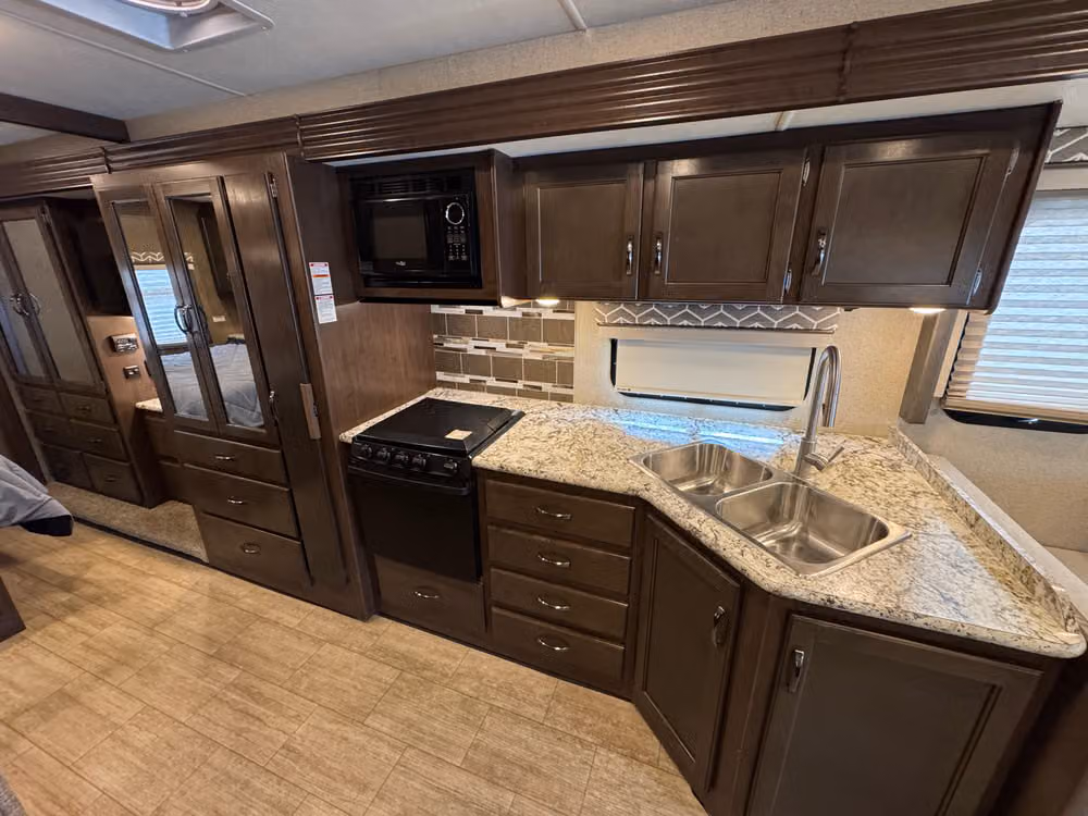 2019 Thor Motor Coach Freedom Traveler Motorhome Image 16