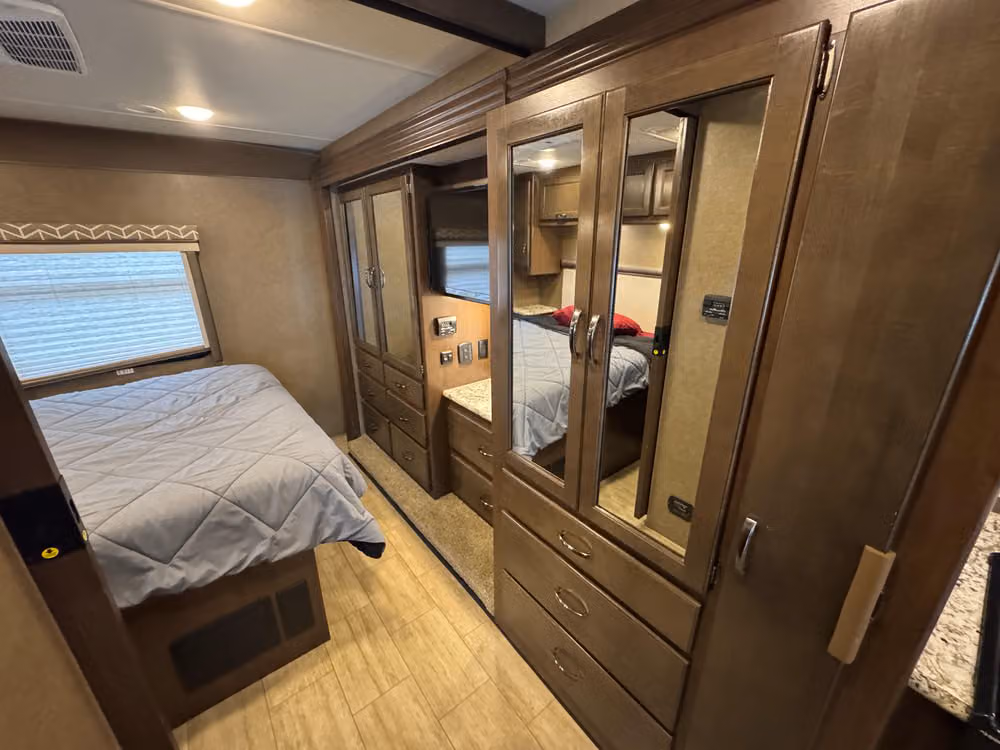 2019 Thor Motor Coach Freedom Traveler Motorhome Image 19