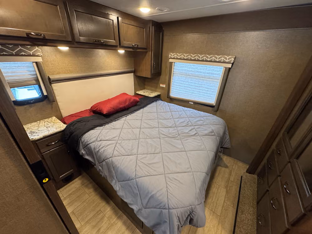2019 Thor Motor Coach Freedom Traveler Motorhome Image 20