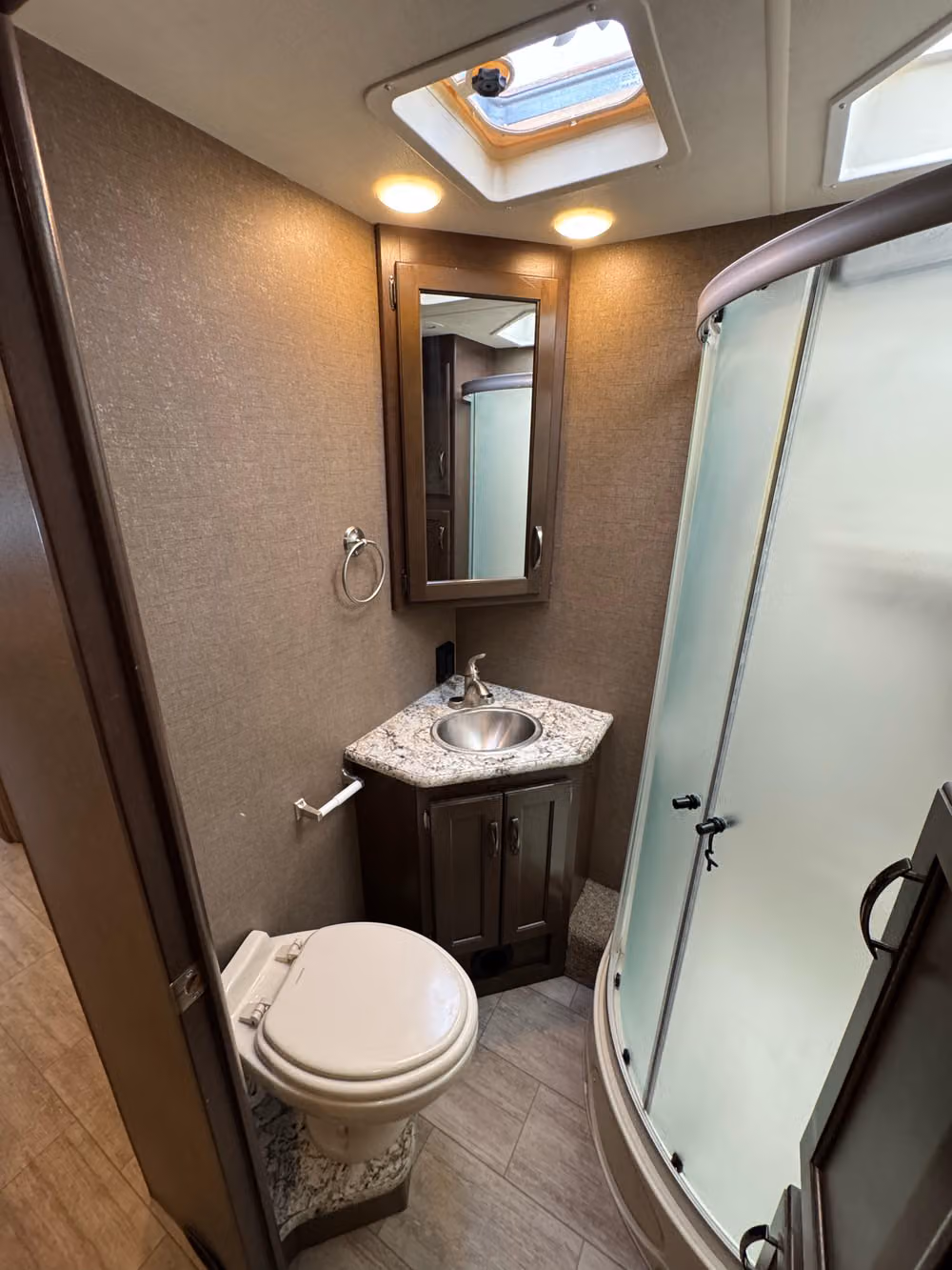 2019 Thor Motor Coach Freedom Traveler Motorhome Image 23