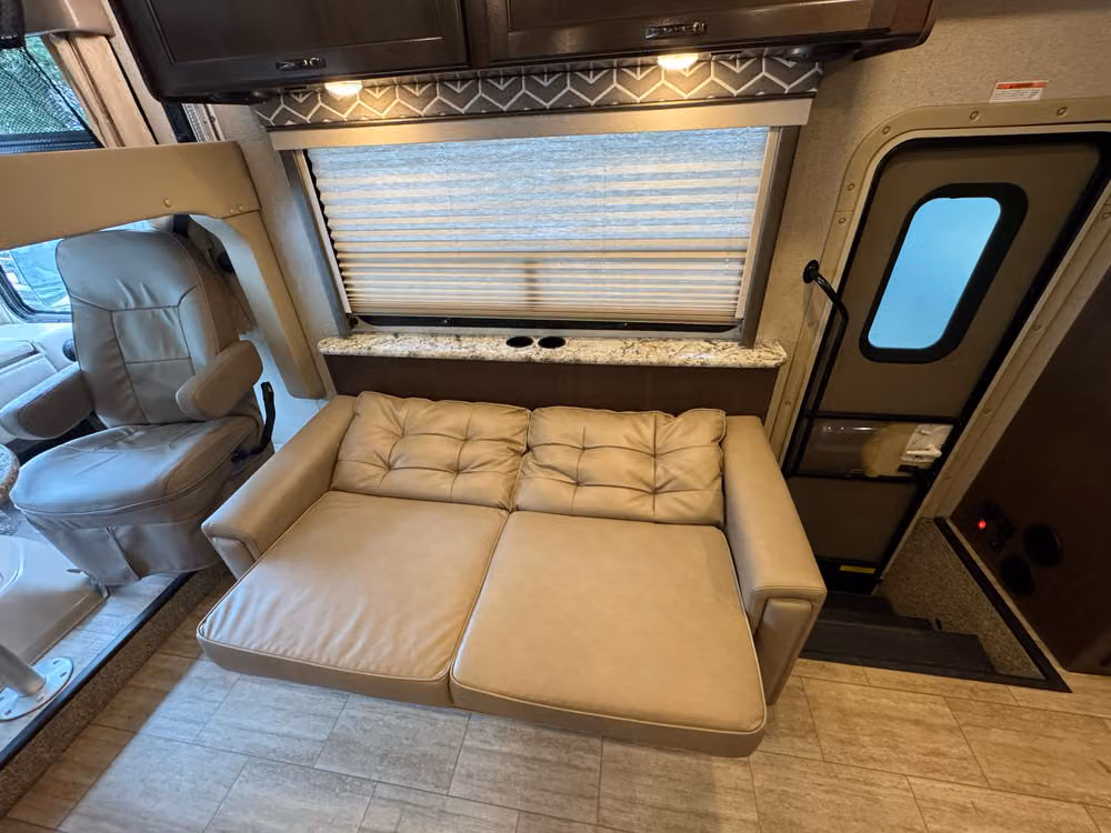 2019 Thor Motor Coach Freedom Traveler Motorhome Image 29