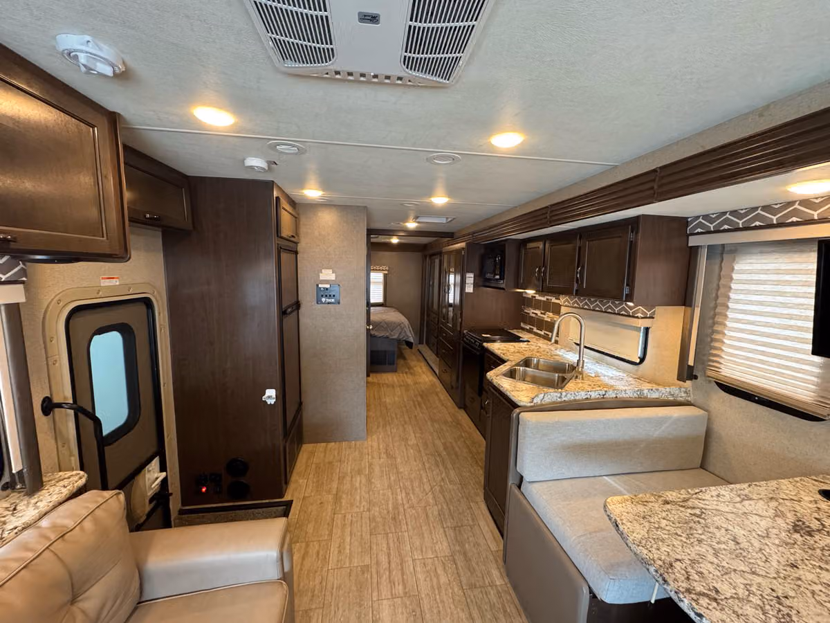 2019 Thor Motor Coach Freedom Traveler Motorhome Image 14