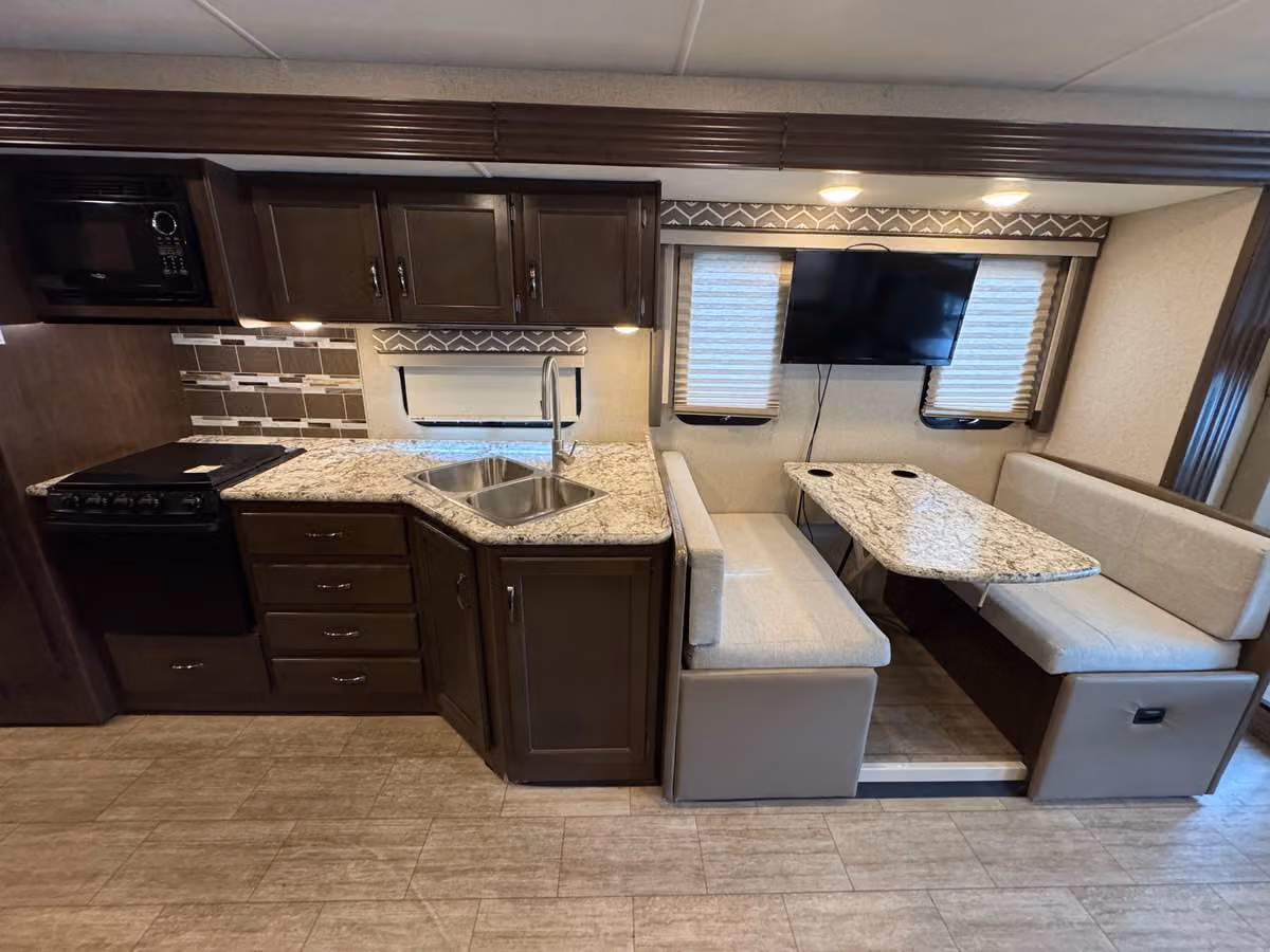 2019 Thor Motor Coach Freedom Traveler Motorhome Image 15