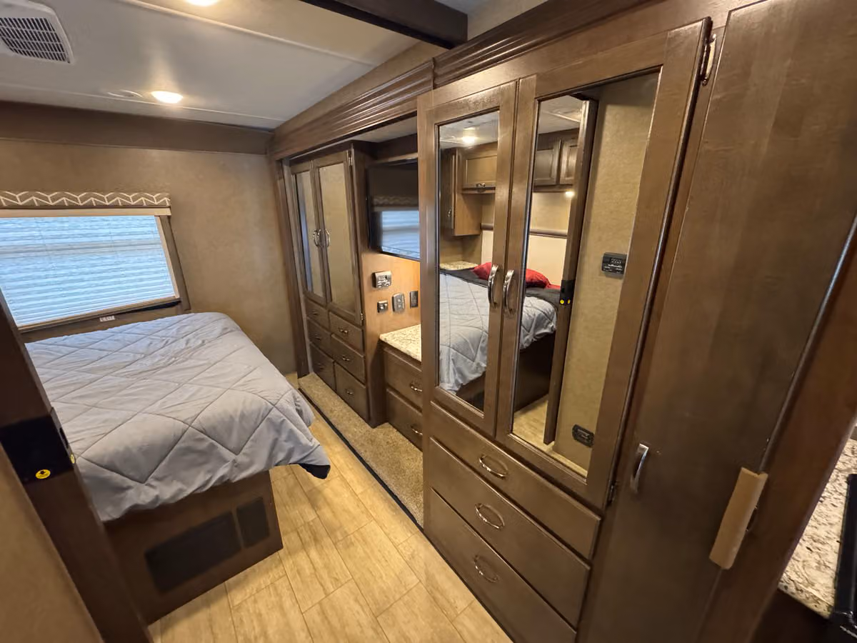2019 Thor Motor Coach Freedom Traveler Motorhome Image 19
