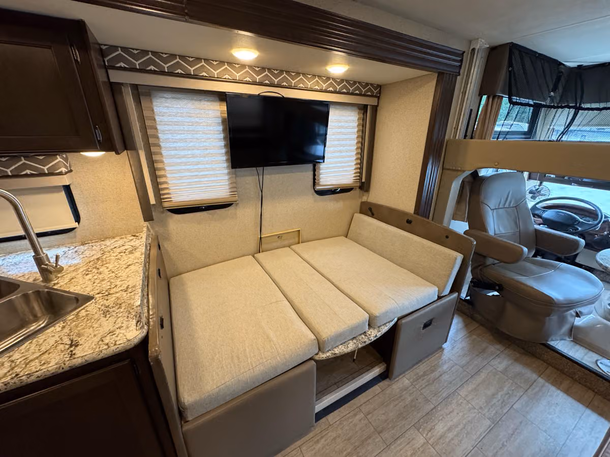 2019 Thor Motor Coach Freedom Traveler Motorhome Image 28