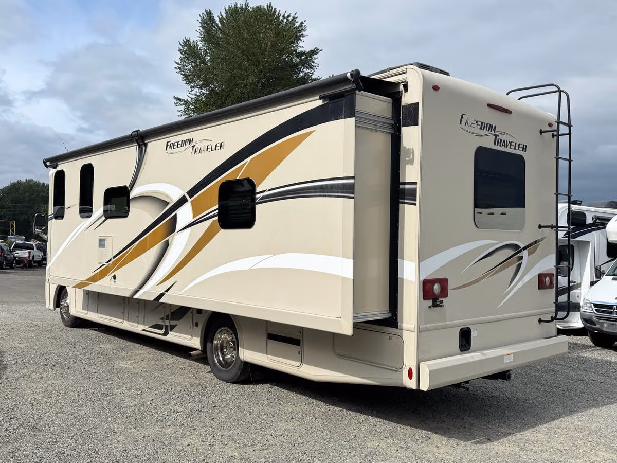 2019 Thor Motor Coach Freedom Traveler Motorhome Image 9