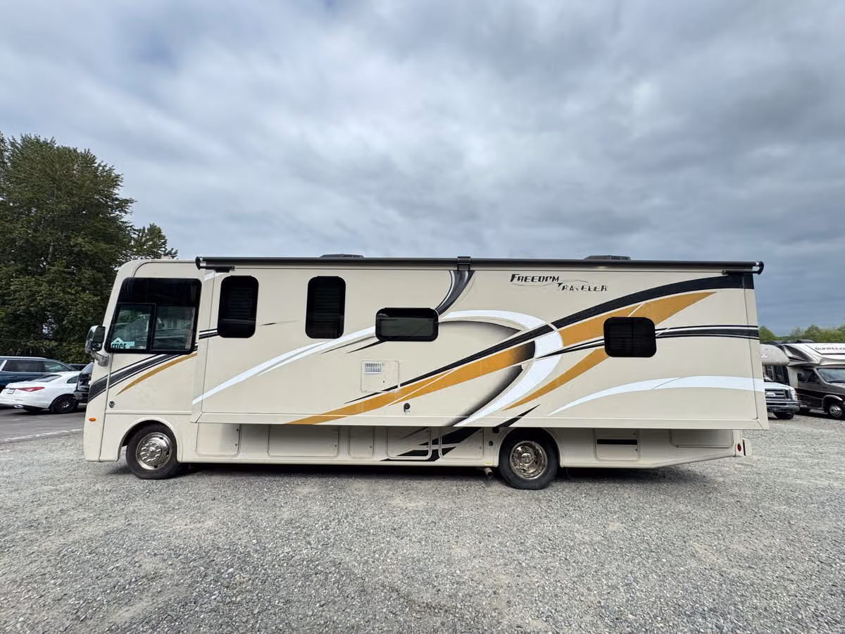 2019 Thor Motor Coach Freedom Traveler Motorhome Image 8