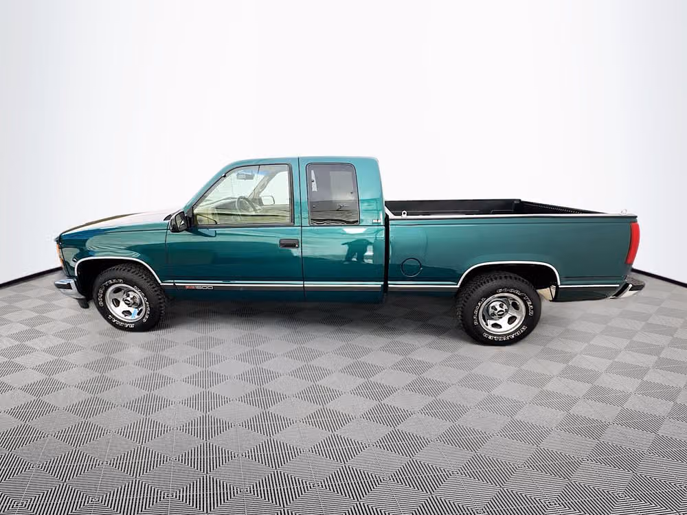 1995 GMC Sierra 1500 Club Cab Super Low Miles!!!!! Image 4