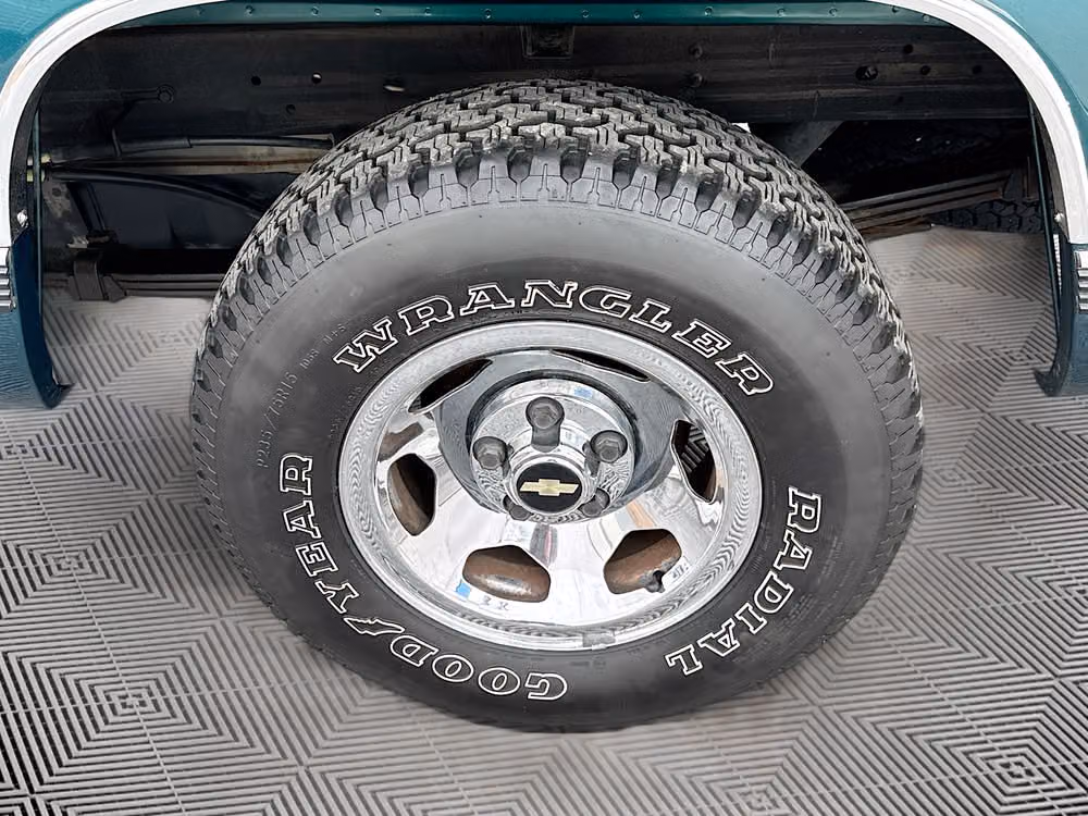 1995 GMC Sierra 1500 Club Cab Super Low Miles!!!!! Image 28