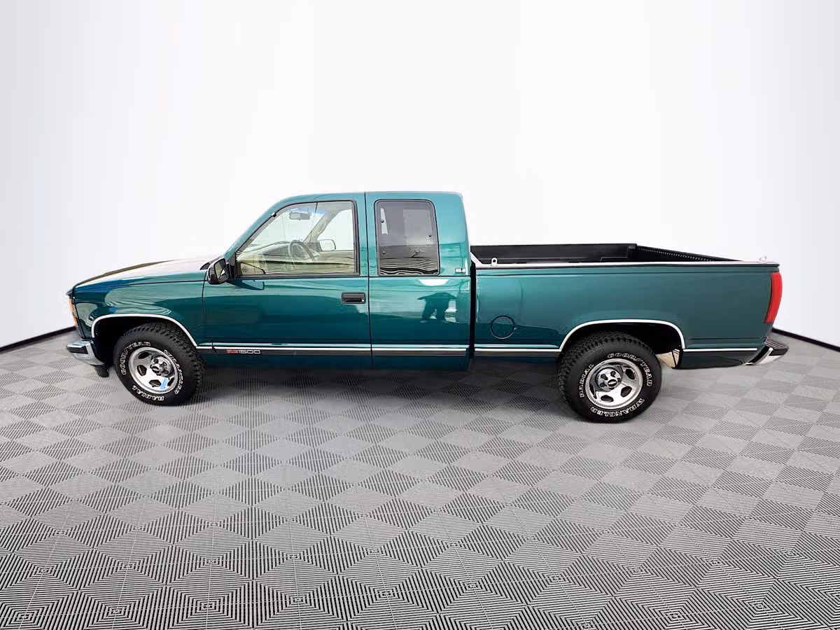 1995 GMC Sierra 1500 Club Cab Super Low Miles!!!!! Image 4