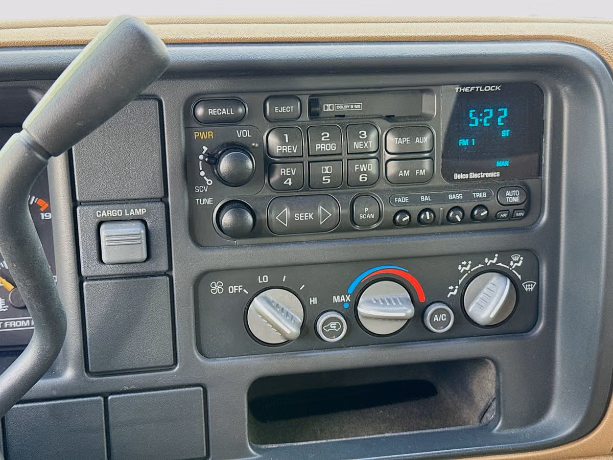 1995 GMC Sierra 1500 Club Cab Super Low Miles!!!!! Image 15
