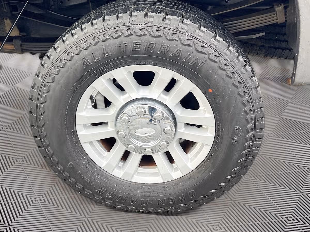 2009 Ford F-350 Super Duty Crew Cab Image 28