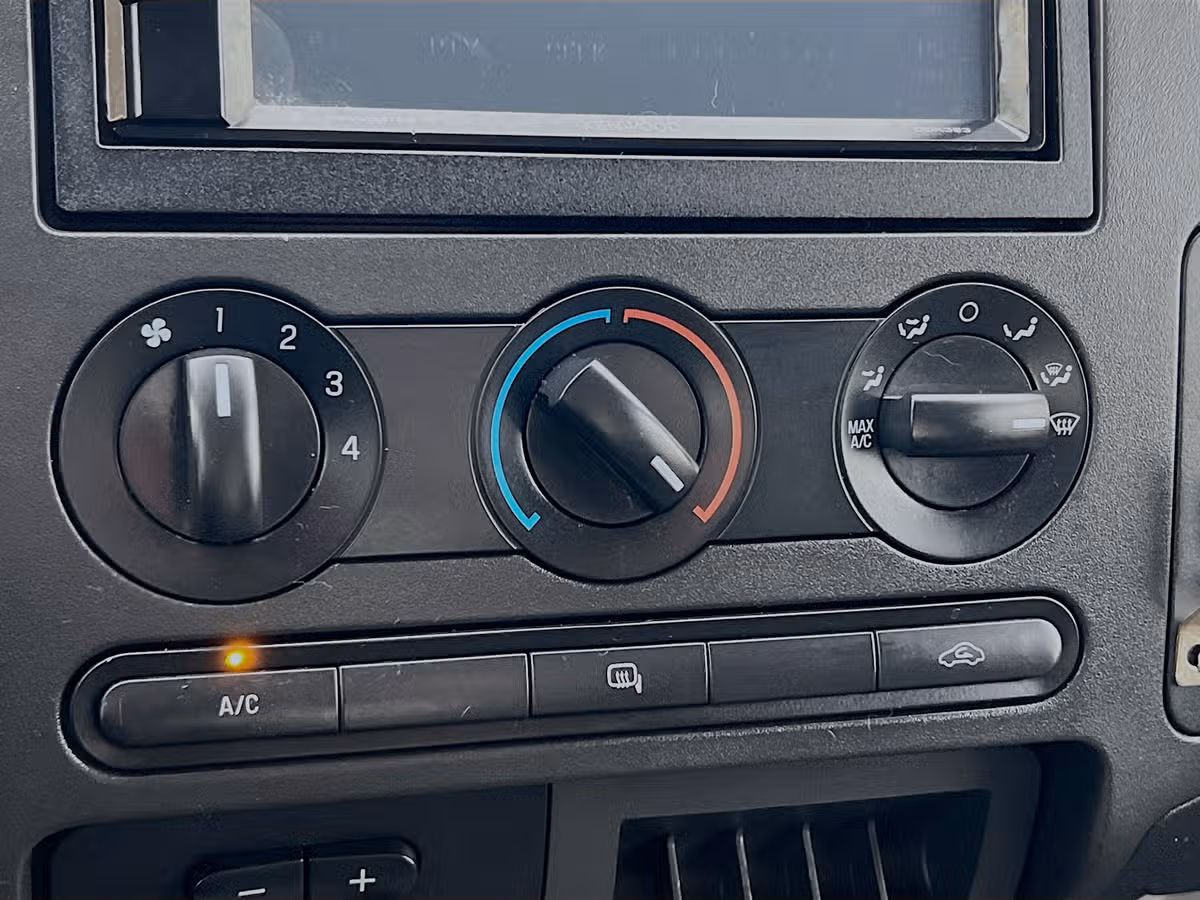 2009 Ford F-350 Super Duty Crew Cab Image 15
