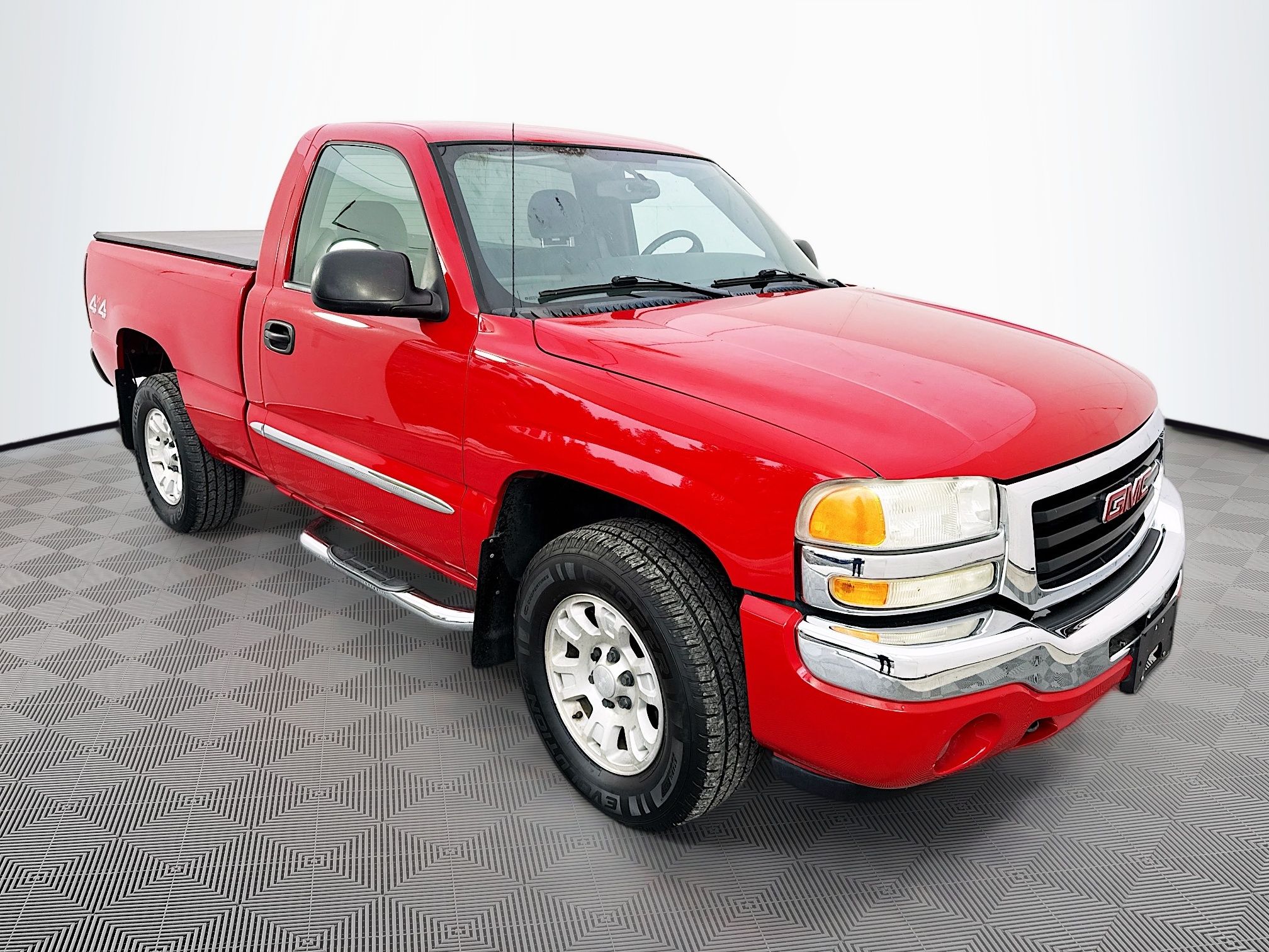2006 GMC Sierra 4WD Regular Cab 8-ft SLE1's photo