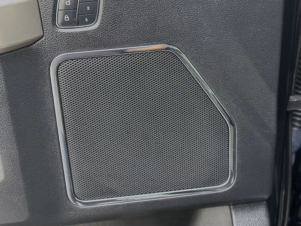 2017 Ford F-350 Super Duty Lariat Crew Cab Image 21
