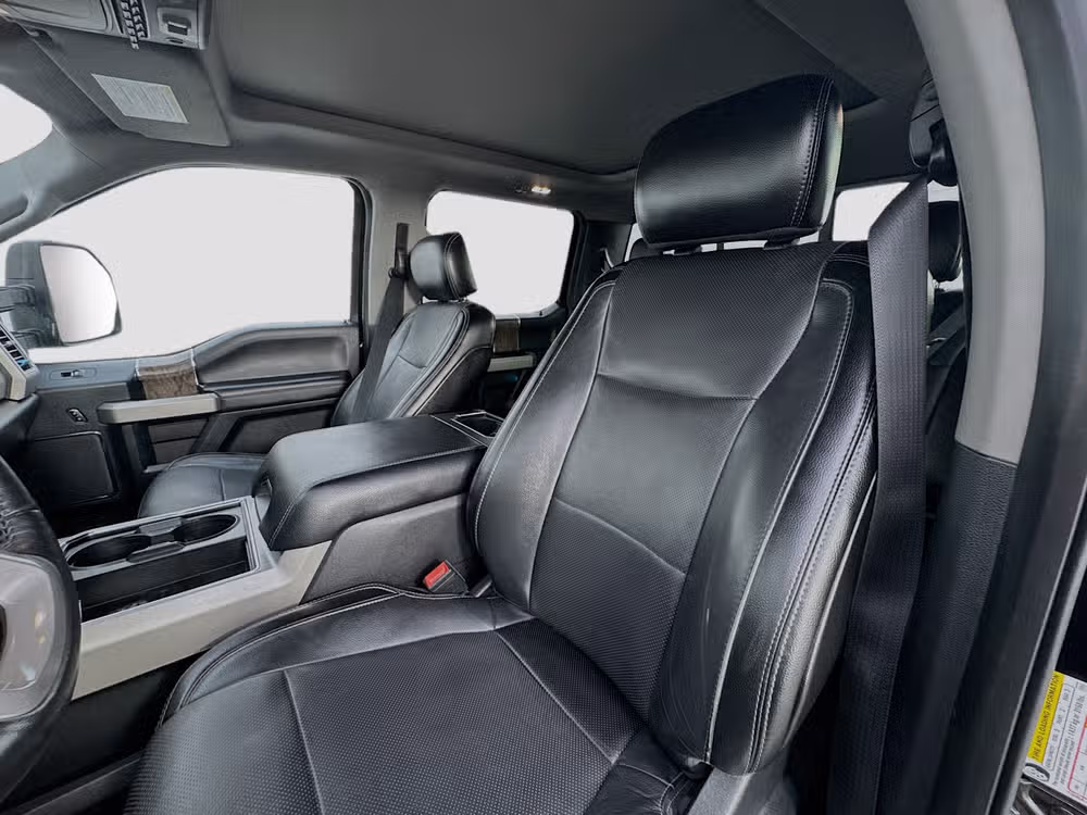 2017 Ford F-350 Super Duty Lariat Crew Cab Image 11