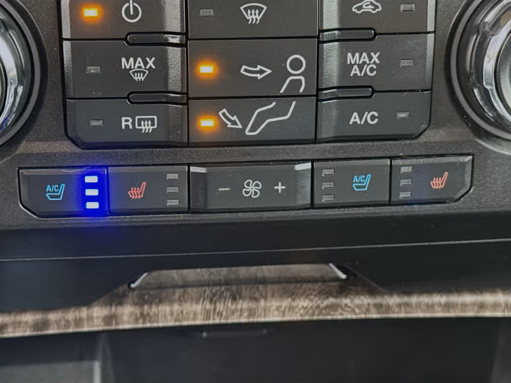 2017 Ford F-350 Super Duty Lariat Crew Cab Image 23