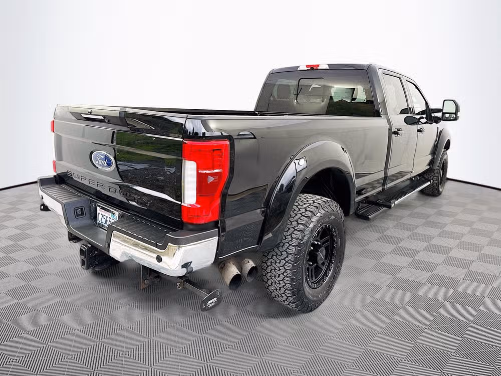 2017 Ford F-350 Super Duty Lariat Crew Cab Image 7