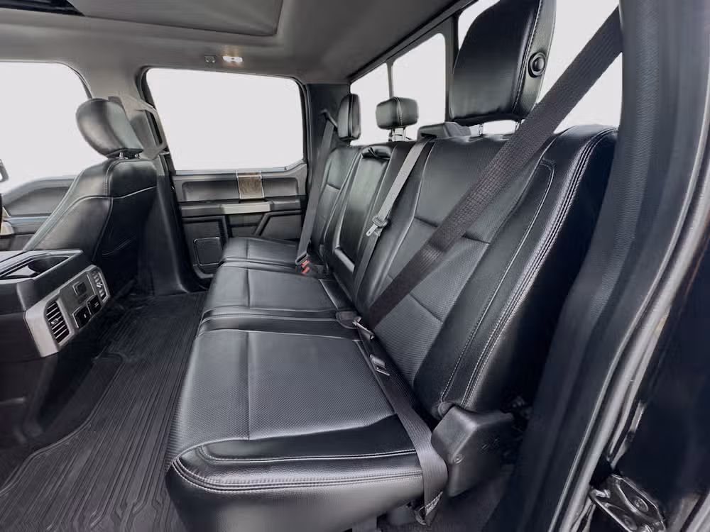 2017 Ford F-350 Super Duty Lariat Crew Cab Image 24