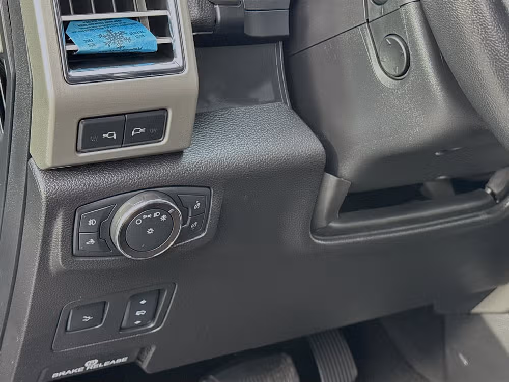 2017 Ford F-350 Super Duty Lariat Crew Cab Image 10