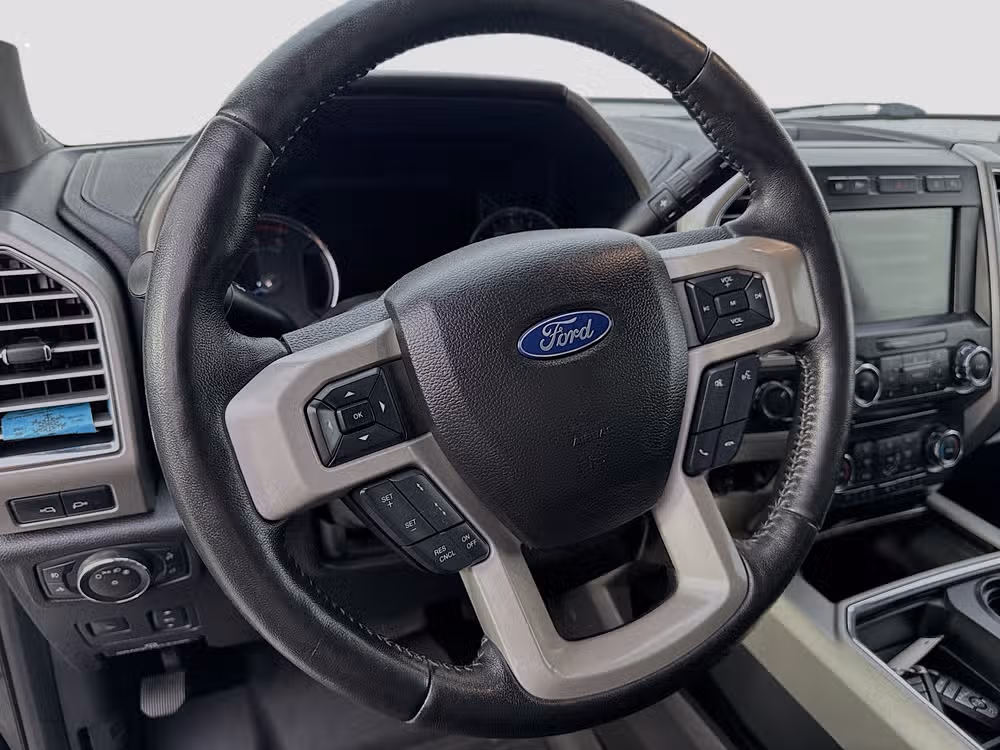 2017 Ford F-350 Super Duty Lariat Crew Cab Image 12