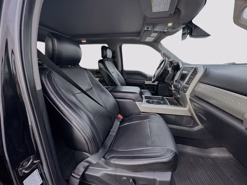 2017 Ford F-350 Super Duty Lariat Crew Cab Image 30