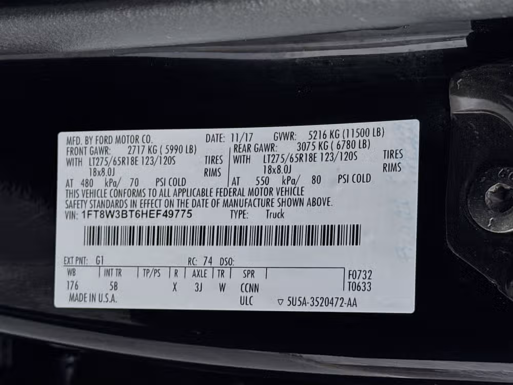 2017 Ford F-350 Super Duty Lariat Crew Cab Image 34