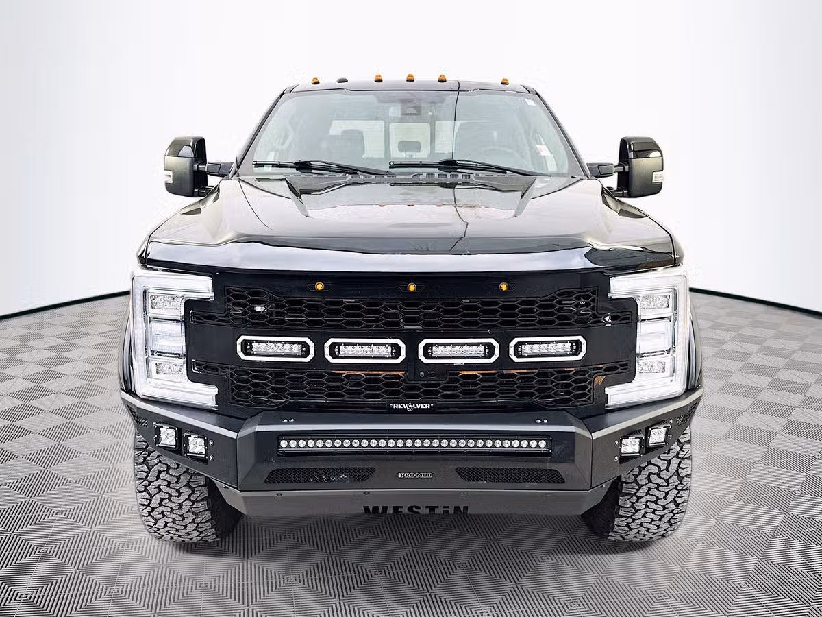 2017 Ford F-350 Super Duty Lariat Crew Cab Image 2