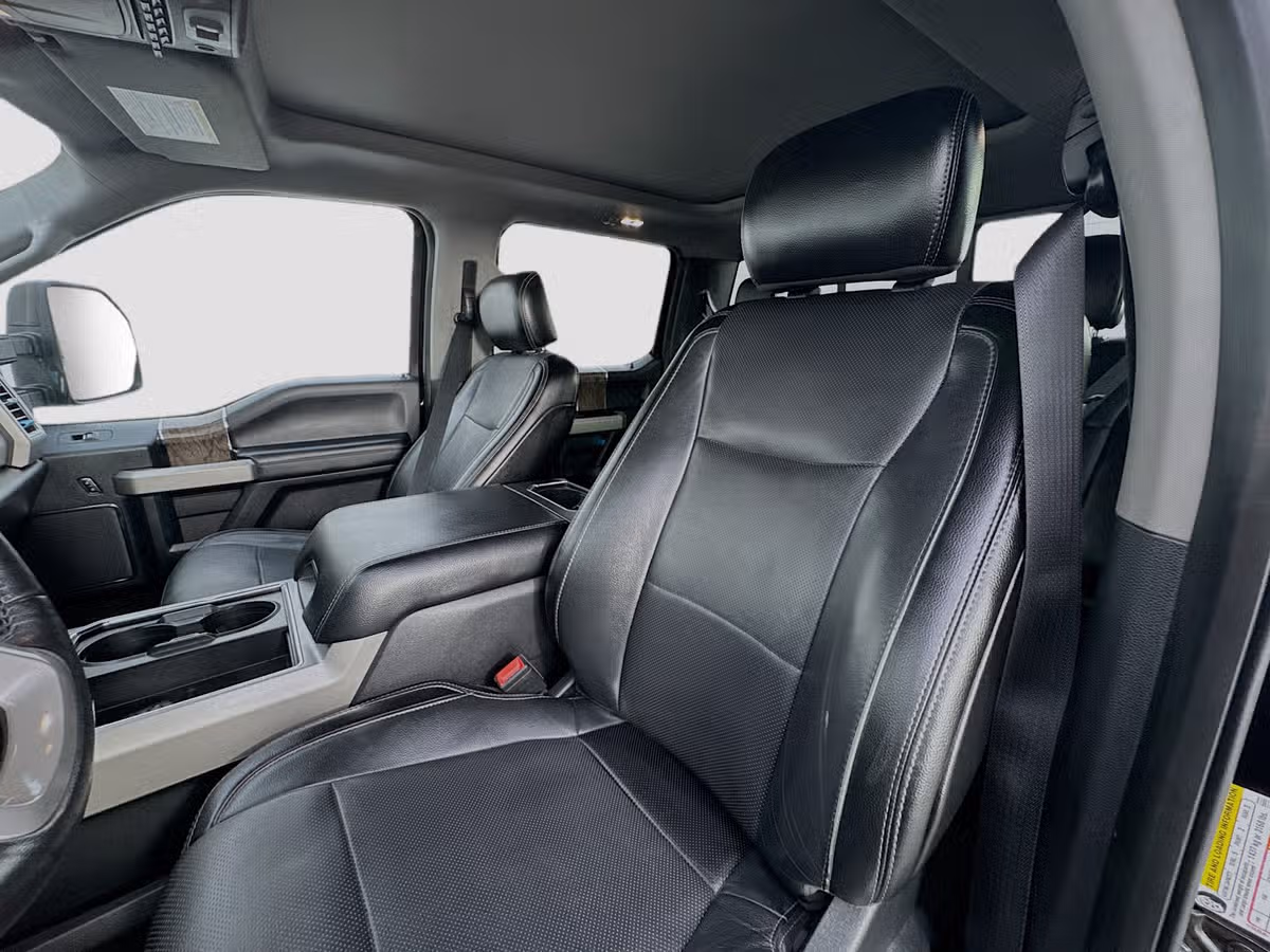 2017 Ford F-350 Super Duty Lariat Crew Cab Image 11