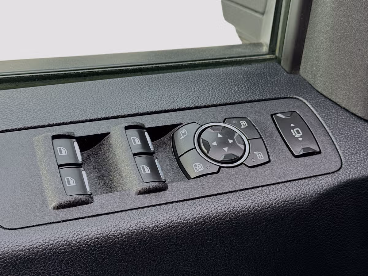 2017 Ford F-350 Super Duty Lariat Crew Cab Image 20