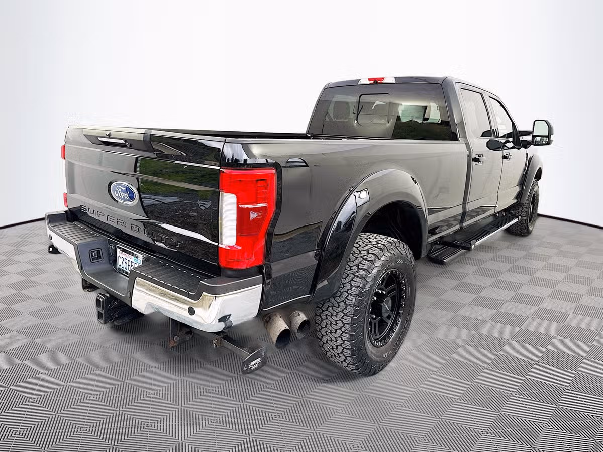 2017 Ford F-350 Super Duty Lariat Crew Cab Image 7