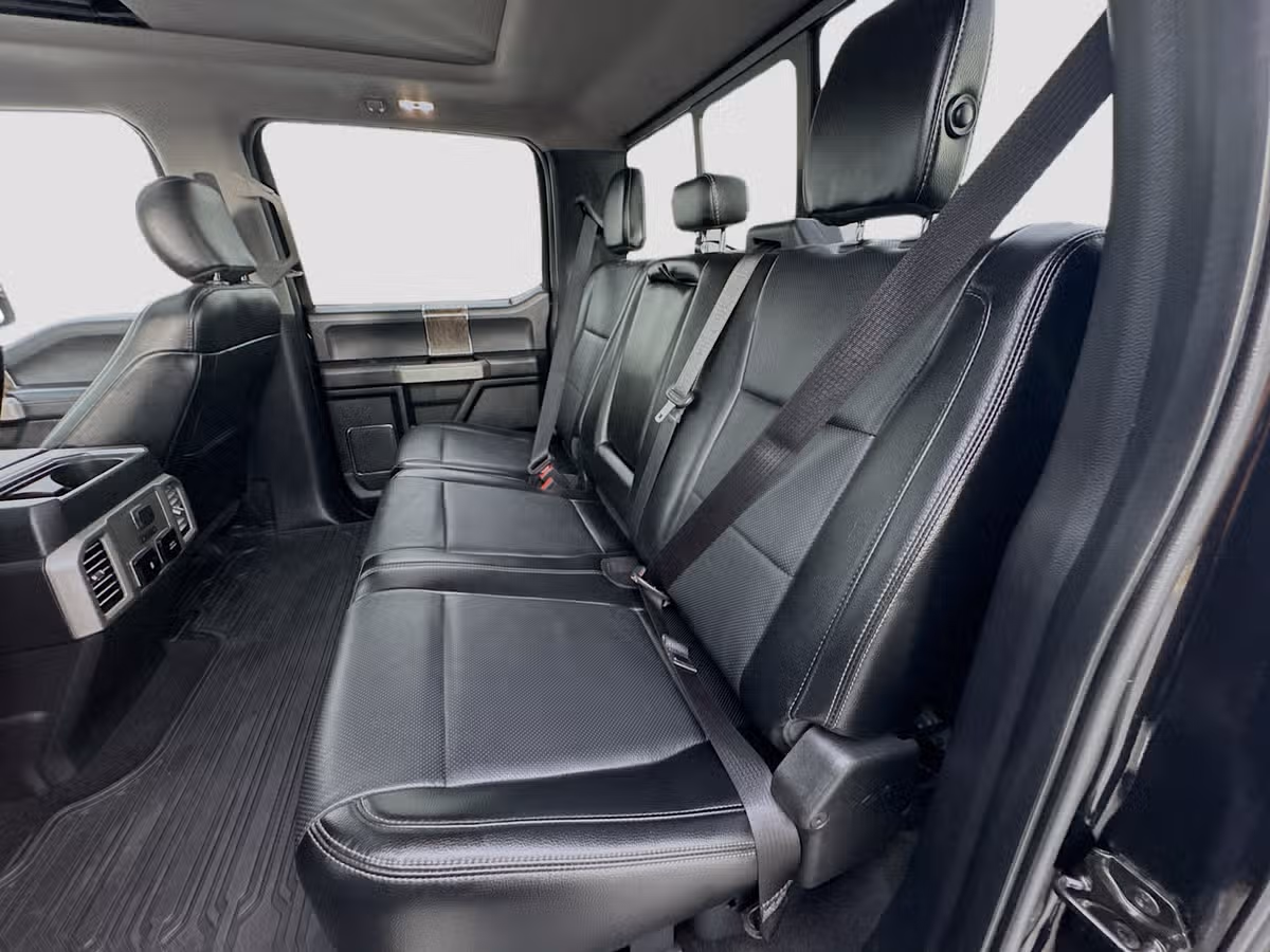 2017 Ford F-350 Super Duty Lariat Crew Cab Image 24